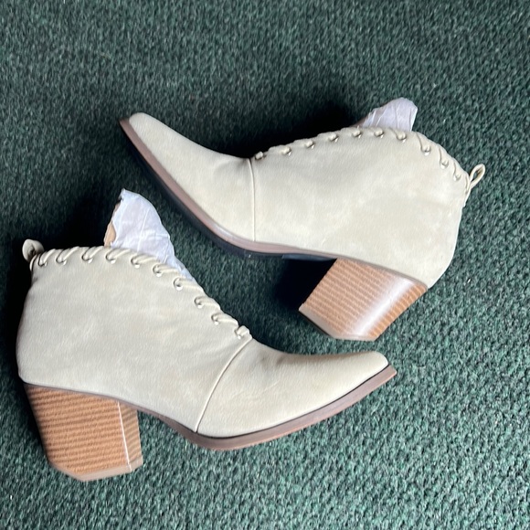 BEAST FASHION / cream suede bootie / 8.5 - Picture 6 of 7